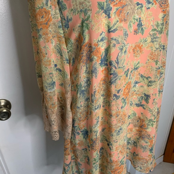 ASTR Peach Lace Sleeve Dress SMALL - Picture 2 of 10